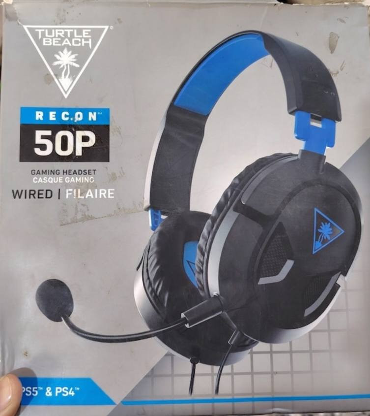 🎧 للبيع: سماعة الألعاب Turtle Beach Recon 50P الأصلية 🎮
​إلى محترفي الـ PlayStation والـ Xbox والـ PC.. إذا تدور على "خطوات العدو" بصوت نقي وعزل مرتب، هاي السماعة إلك!
​🔥 ليش تشتري Turtle Beach؟
​صوت كريستال: سماعات 40 ملم تعطيك أدق التفاصيل داخل اللعبة.
​الراحة أولاً: وزنها خفيف جداً، يعني تلعب ساعات وما تحس بيها على راسك.
​مايكروفون احترافي: المايك صوته نقي جداً، وتكدر تفصله بأي وقت إذا ردت تستخدمها كسماعة موبايل.
​تحكم بالسلك: كتم المايك وتعلية الصوت بلمسة وحدة من السلك.
​التوافق: تشتغل على كل شي (PS5, PS4, Xbox Series X|S, PC, Nintendo Switch, Mobile).
​💵 السعر والتفاصيل:
​السعر: 35 ألف دينار عراقي (وبي مجال بسيط للشراي المعتني).
​المكان: بغداد - الشعلة (منطقة الصدرين).
​📞 للحجز والاستفسار (واتساب مباشر):
​اضغط على الرقم أو راسلني:
👉 ***********
​ملاحظة: الصور حقيقية للسماعة، النظافة والشغل مضمون 100%.
