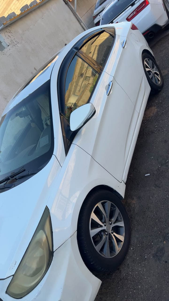 السلام عليكم اكسنت للبيع  2012 خليجي مكينه 1600 رقم إنكليزي سنويه جديده جاهزه مكينه كير تبريد كهربائيات كلها شغاله 
80وبيها مجال  
البصره الزبير 
*********** Singapore
