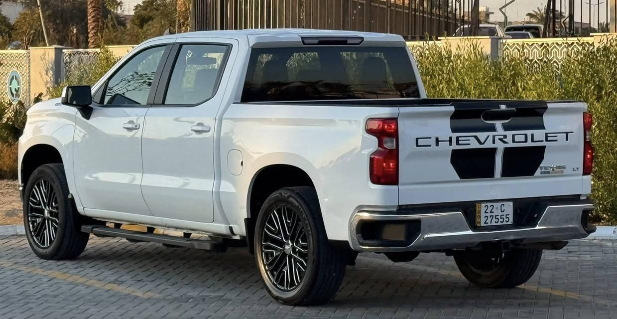 Chevrolet Silverado Lt 2020 شيفروليت سلفرادو
باب طويل بدي قصير المرغوب 
ماشيه 65 الف ميل حقيقي
ضررها بامريكا بسيط جداً 
صبغ ثلاث قطع فقط الباقي مكفول 
( بدون لغد بدون شاصي ) ايرباك برده فقط
بارد بسيط في مقدمة القمارة
المواصفات Lt : 
- محرك حجم 5,300
- داخل لون اسود و بيجي
- كشنات جلد
- شاشة كبيرة كار بلاي
- كاميرا خلفيه دوارة
- تحكمات ستيرن 
- حساسات خلفية 
- انارة بدي 
- ويل حجم 22 اصلي
- زينون بلادي
- هاند بريك كهربائي بصمة
محرك و كير جاهز ممفتوح شرط الفحص
صدر و تخم تايرات جدد
السيارة بالواقع احلى من الصور
جاهزة و لا كلوب مشتغل بالدشبول
 مسويلها ادامة سيرفس كامل
السعر 228 يها مجال بسيط
عنواني بغداد / الكرخ
***********
***********
