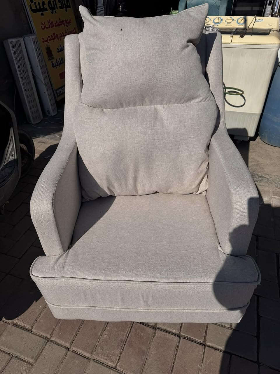 تخم تركي 8 مقاعد نضيف اخو الجديد
قطعتين ثلاث مقاعد + قطعتين واحد مقعد 
السعر 300 فقط 
العنوان الغزاليه مدخل شارع البداله مجاور للكوخ مقايل مريم ستايل 
للاستفسار ***********
