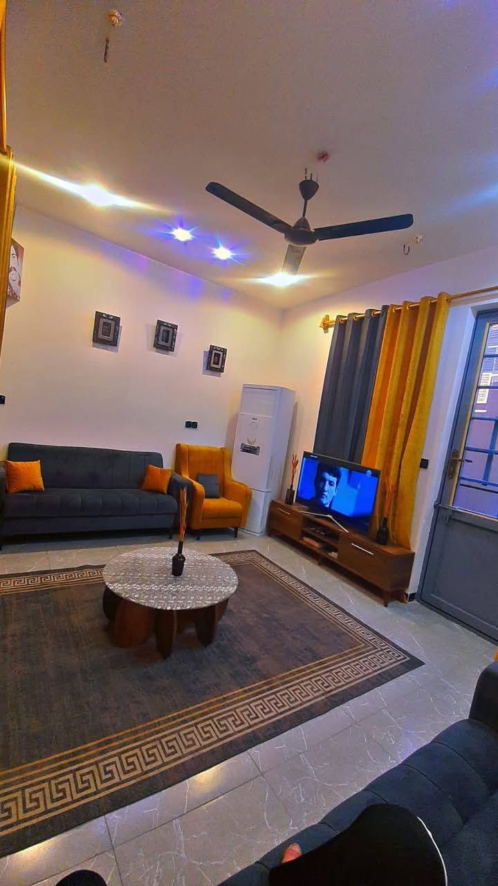 50 متره( طابقين ونص )
يصلح 3 طوابق
سطح 2 + مخزن كبير 
غرف 2 + حمام 2 
سيراميك حمامات اسباني 
الارضيه بورسلين 60×60 ايفا 
(كهربأء حراري ضمان )
( بورد نضام حمايه وسلكتر )
نقاط كهرباء ضمان 
حديد تزكام مليمين ونص 
باب مدخل 280 ارتفاع بدون ملحق نضام تركي 
الغرف نضام تبريد (دكتات مخفي )  
مواد الماء ..امل الشريف 
رباط وسقفين نزالات (مخده )
صب مركزي بم C35..وليس خباطه
صبغ واجه جوتن ضمان 
بناء قبل 9 اشهر
واجه 5 نزال 10 الوحيد بلمنطقه وجه 5 
اثاث درجه اولى جديد شرط 
 يباع مع الاثاث او بدون 
  شارع 10 متر تبليط
115 مع الاثاث 
105بدون الاثاث 
البيت شرط درجة اولى 
سعره سعر البيوت السوكي 
🤚مجمع الزيتون النموذجي فرع حسينية علي تومان الزاملي 
الموقع جدا ممتاز علحولي مباشرتآ
قرب قاعة سوفانه. 

الاستفسار اتصال واتساب
***********
***********
