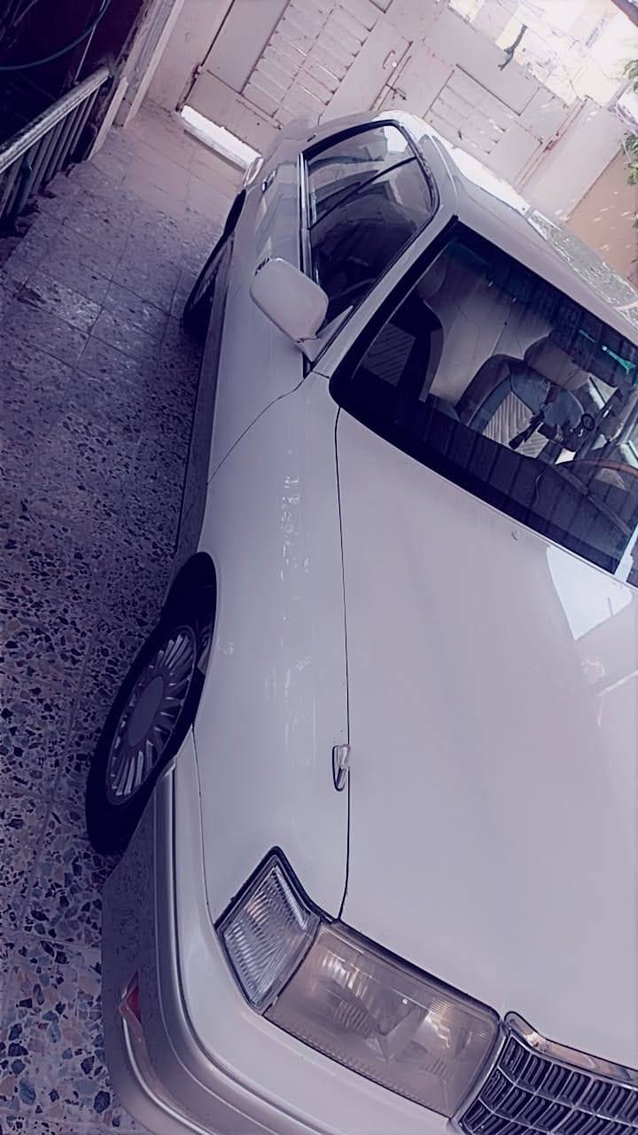 السلام عليكم راس الثوار للبيع سياره مقفوال من ضربه سياره مرتب بيها نكد بصيطه مكينه 3000ففتي تبريدها شغال بس صونده مال كمريسر نزرفت عدي وجايبله وحده بس تشدها تخم تاير صدر حداديه كله جديد  سنويه 27بسمي سياره ريدها 100ورقه وبيها مجال ***********
