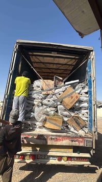 ✨ وصل حديثًا ✨  مقاعد باللون الأبيض والذهبي  طلاء ثابت وعالي الجودة، م...