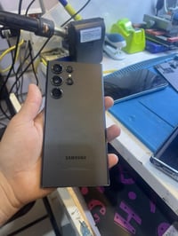 سامسونك 23الترا شرق الاوسط  ذاكره 256 سعره 300 جهاز نضيف جدا  بس بيه م...