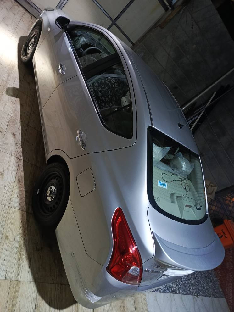 نيسان صني هندي مديل 23 دخول جديد ترقيم جديد سنويه لغايه 31 بيها أربع قطع صبغ فقط بدون دواخل كفاله كير ومحرك تبريد ثلج مكفوله من الضربه رقم اربيل باسم شركه وكاله بسمي ماشيه 27الف حقيقي السعر 115 وبيها مجال قليل مكاني بصره تنومه الاستفسار الاتصال على الرقم *********** البصرة, العراق
