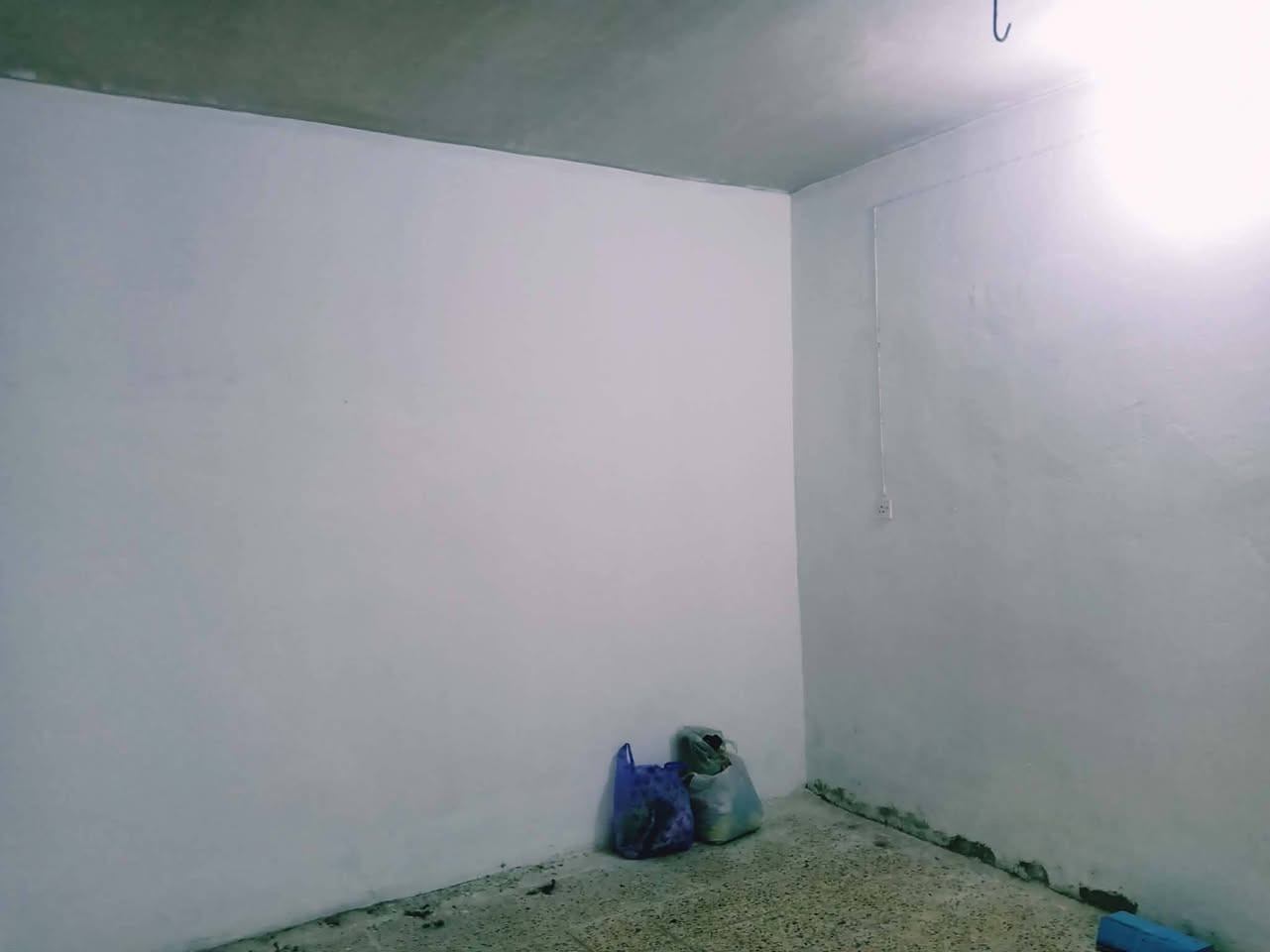 السلام عليكم ورحمة الله
بيت للبيع مساحته ٢٠٥ متر 
طابو صرف بسمي البيت 
جاهز ومرتب وجبير 
منطقة سيد حسين 
السعر ١٣٥ بيه مجال 
***********
