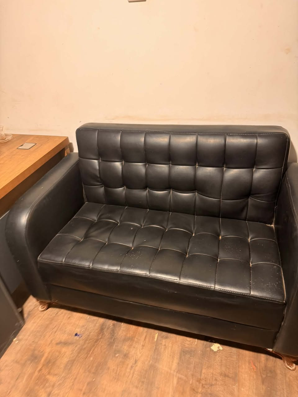 تخم مكتبي جلد 5 نفرات ( ثناني + ثلاثي )

السعر 225 الف

بغداد المنصور ..

***********
