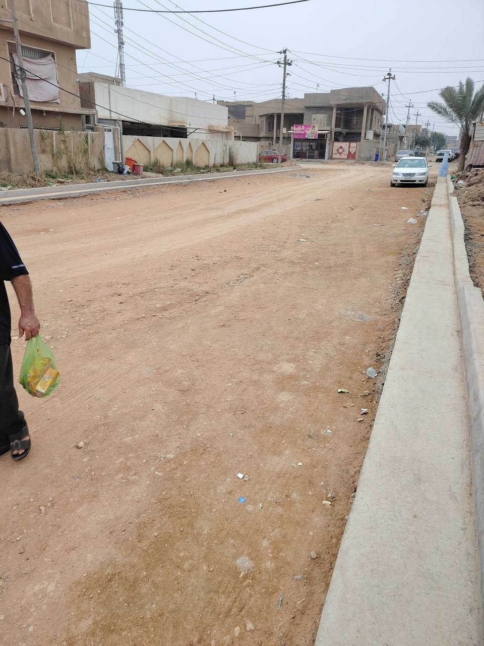 هاذا البيت للبيع في حي الإمام قرب المستوصف جدا عرض الشارع الرئسي ٣٠م والفرعي ١٠م البيت ثاني بيت عن الشارع الرئسي ابو وسيم صاحب البيت اي إستفسار هذا رقمي ***********
