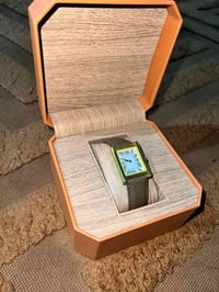 ساعة كارتييه • تصميم مستطيل • حزام جلد