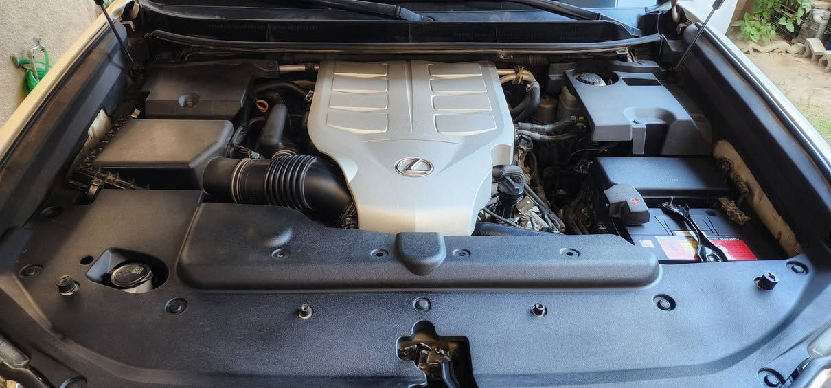 سلام عليكم لكزز برادو ..GX460 بريمي اصل 2014 خليجي فول 
ماشيه 98 الف حقيقي 
كشنات قرميدي 
فتحه سقف سلايدروف  
ثلاجة فول مال صيف والله 
تخم تاير اصلي ياباني برجستون
تدفئة وتبريد بل كشنات + تدفئة ستيرن
كراسي كهربائيه / وضع قيادة السائق / اضويه لد LED نظام ترحيب انارة   
سنترلوك
👈 تشغيل عن بعد 
مرايا كهربائيه شفط 
شاشه لمس   
جكات 
مثبت سرعة   رادار واكف 
4كامرات    360       
كشنات جلد قرميدي لون
كشنات خلفي كهرباء 
•حساسات امامي وخلفي 
ملاحظة /  الدعامية الخلفية مصبوغة سيارة متوقفة ع رصيف وانطخت الخطاء من سايق تكسي 
مكاني بغداد/ اليرموك 
لل استفسار ***********
