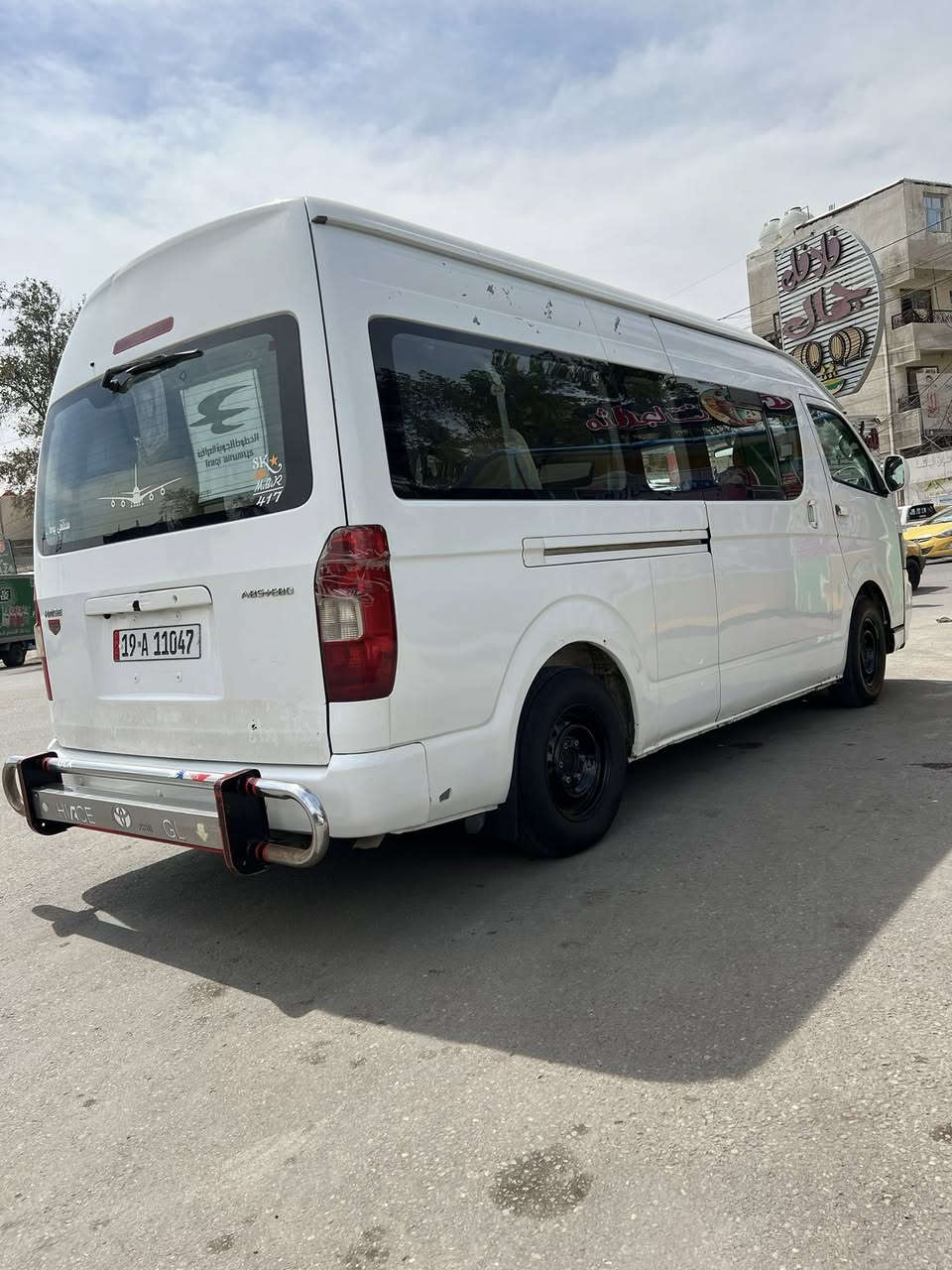 سلام عليكم
جنبي موديل 2012
بيه صبغ يم القيق البانزين وبربع الي وره باب السلايت 
منضومه غاز تبريد شغال 
مكينه تنقص 
صدر جديد دوشمته حلوه 
تايرات نص عمر 
السعر 115وبيه مجال شي قليل 
العنوان بغداد المعامل 
وذا اكو هايسه مراوس بعد احسن 
***********
