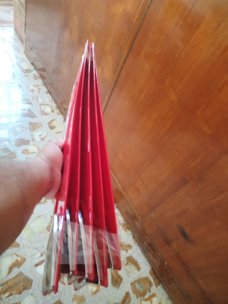 مروحه ديكور كلها ستيل والريش بلاستك وزنها ثكيل جديده السعر 40 الف مكاني الزعفرانيه
***********
