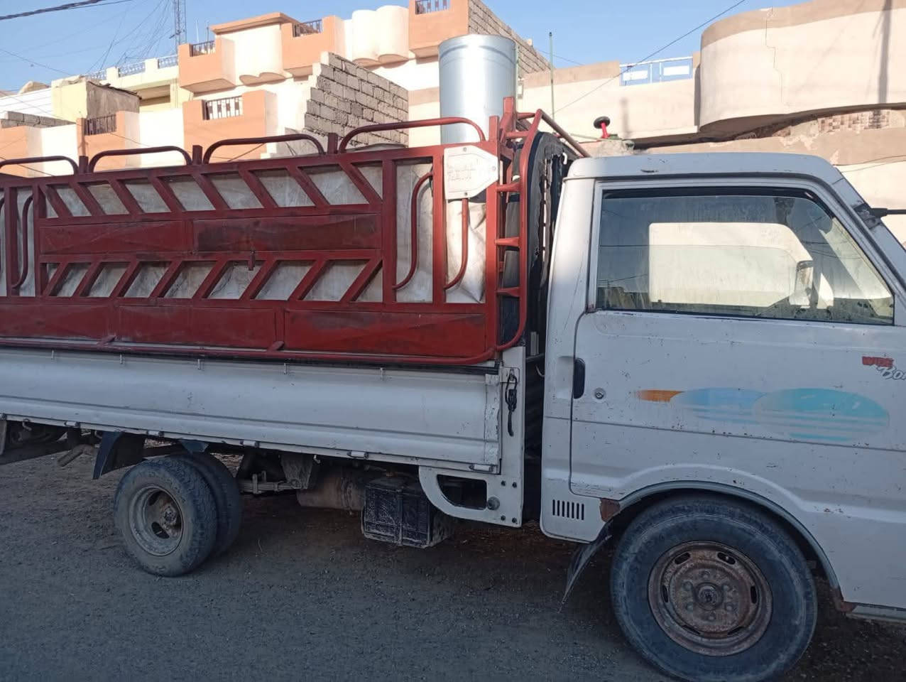 كيا بنگو موديل 1994 گير محرك شاصي احسن شرط السعر 45 وبيها مجال ***********
