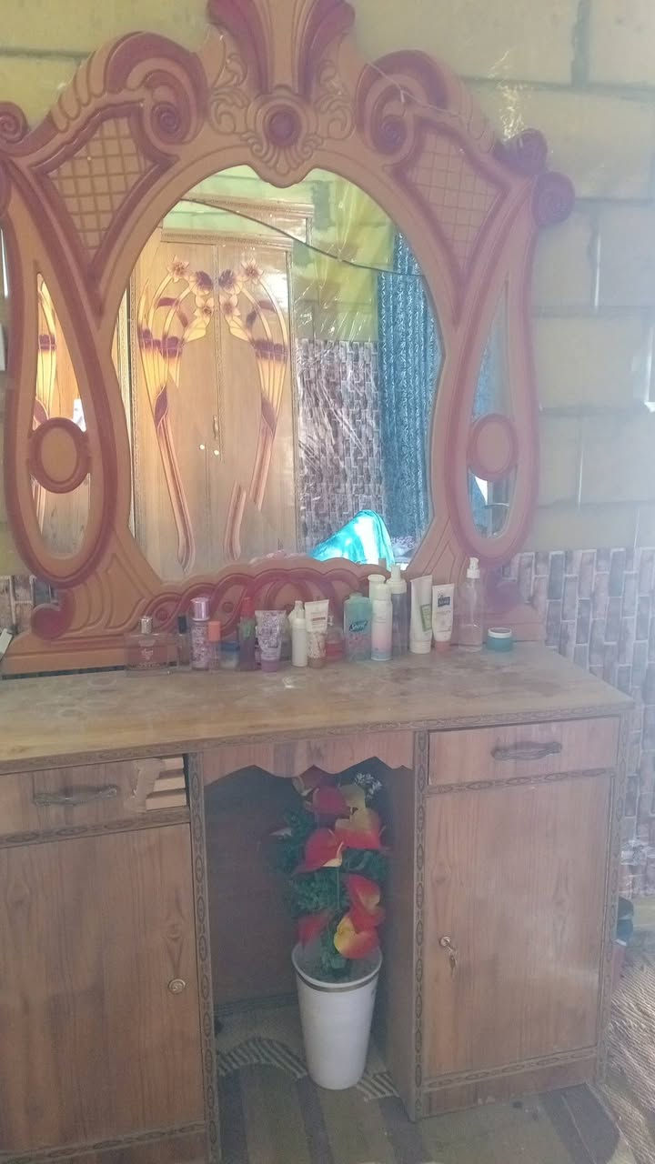 مع الجوبايه والكومديات اثنين السعر جدا مناسب التواصل *********** العنوان كوفه شارع ميثم التمار بحي صدر الثالث مقابيل دور الحوزه
