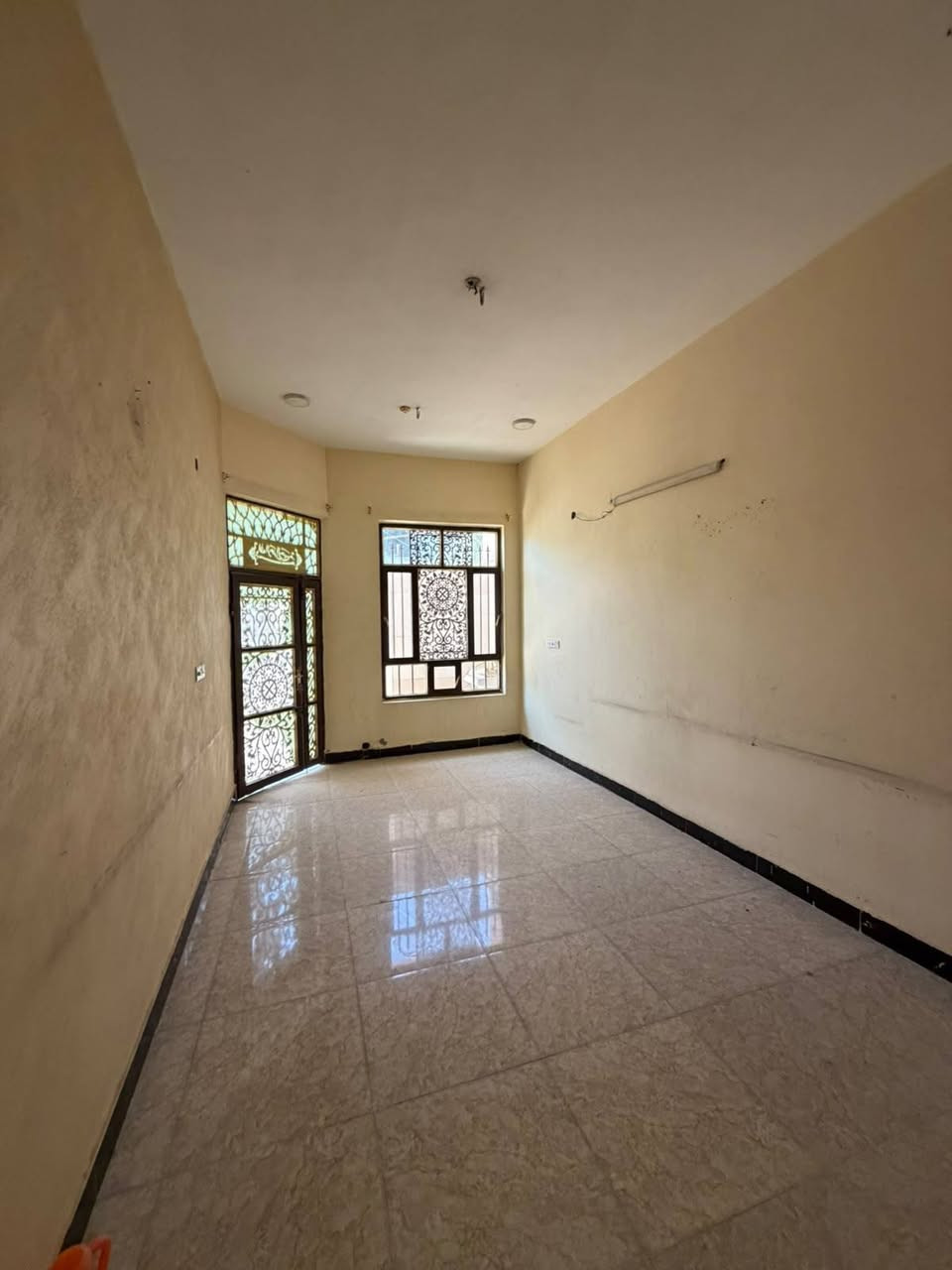 🏡 بيت للإيجار
📍 بعقوبة – الرحمة، شارع الصحفية 3 فرع
🔹 المساحة: 120 م²
🔹 عدد غرف النوم: غرفتان
🔹طابقين بناء حديث (2022)
🔹 مناسب للعوائل وسكن مريح
💰 الإيجار الشهري: 250 ألف دينار
📞 للاستفسار والتواصل:
***********
