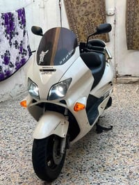 هوندا فورزا • فورزا • دراجة نارية • مكينة ناعمة • لايت زنون • سويج 06