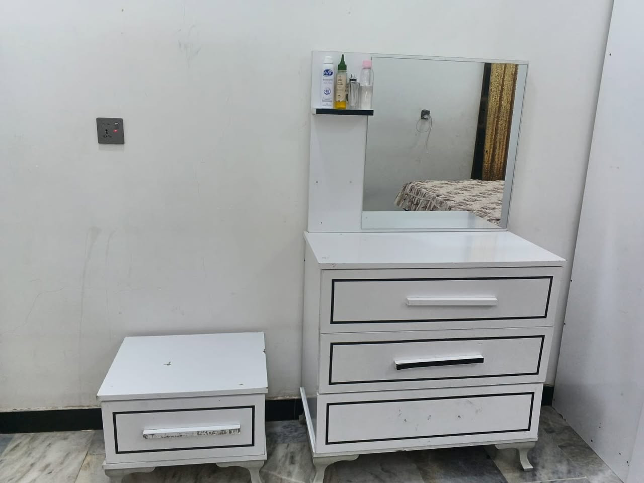 غرفه تركيه للبيع السعر مناسب اليريده ايراسلني عل فيس التوصيل مجاني علي


**إذا كنت صاحب هذا الإعلان وتريد حذفه لأي سبب، رجاءا أرسل رسالة إلى الدعم الفني**