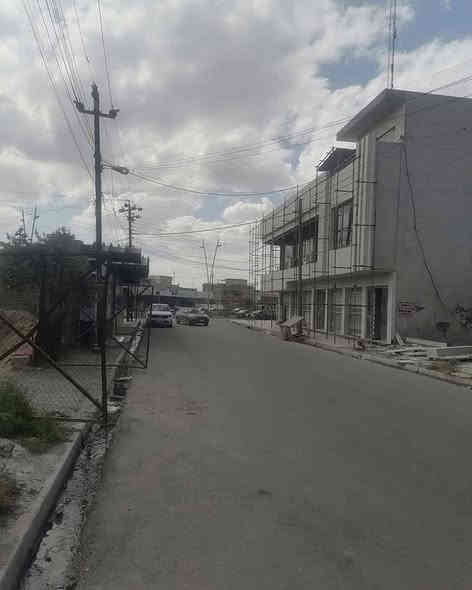 للبيع دار ركن مساحة٣٠٠ متر في حي الميثاق خلف فلافل بدر سعر المتر مليون و٨٠٠ الف للتواصل ***********
