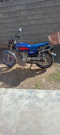 يوجد موطور لبيع موديل 24 الموطور نضيف كما واضح بل صوره  وشرط محرك مامف...