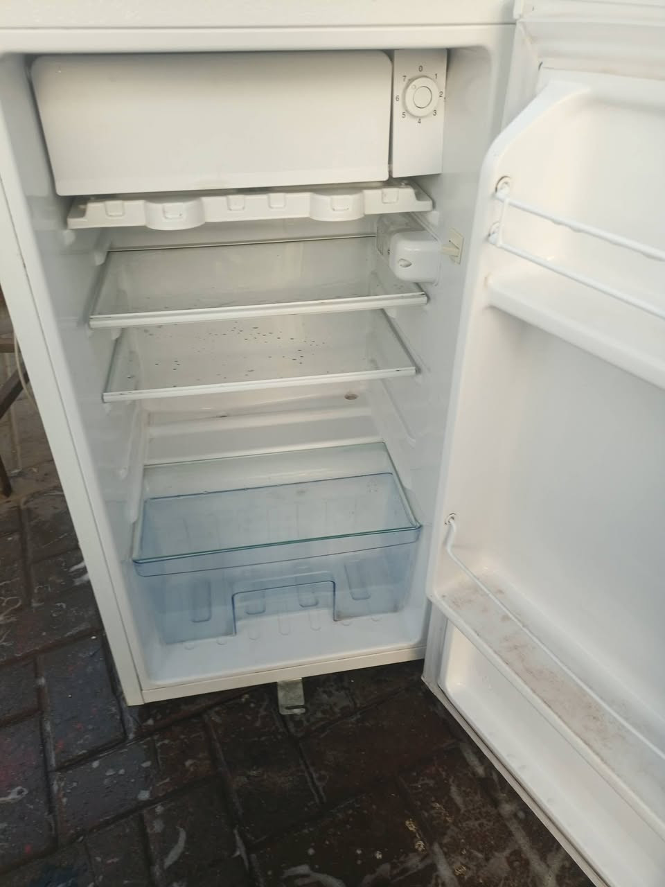 ثلاجه 6 قدم ستعمال قليل سعر 75 مكاني بصره حي الحسين موسه الكاظم ر ***********
