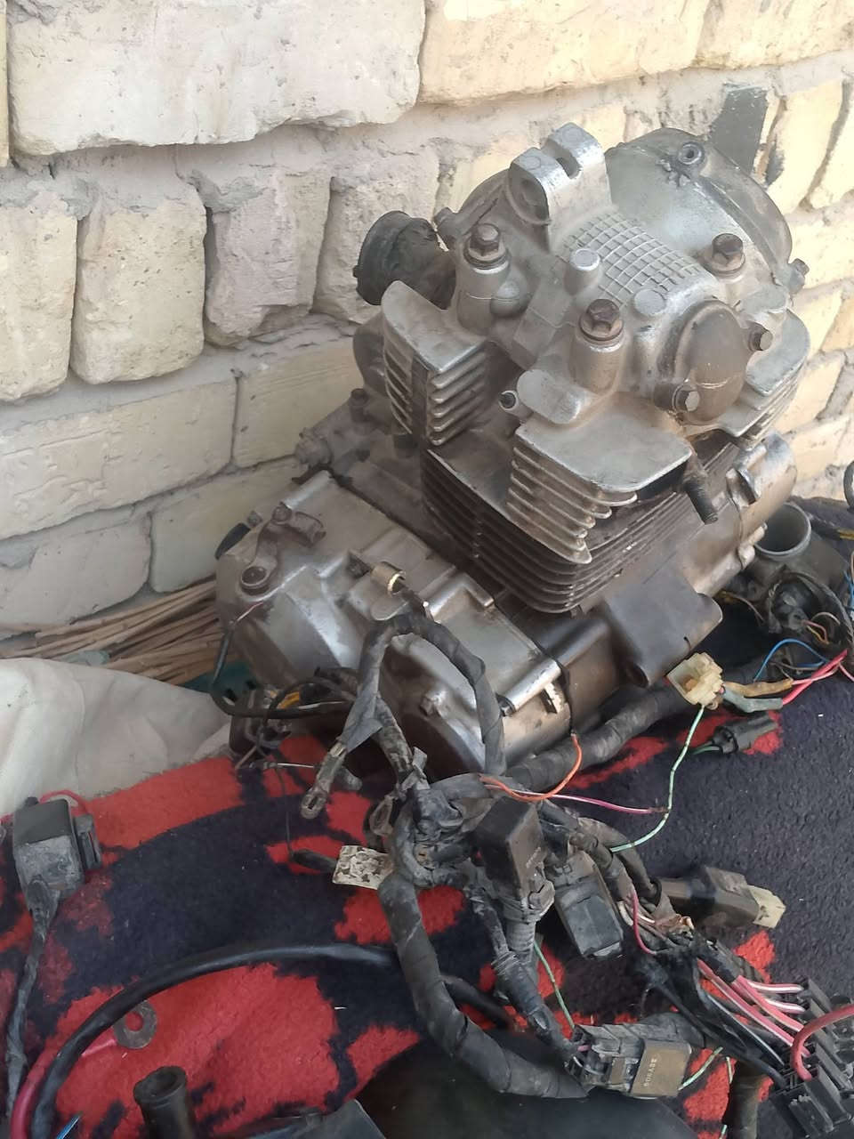 سلام عليكم عندي مكينه قفاز كاوسكي نوزل 2004 ياباني للبيع كامله شاصيه اندعم ضيره كامله شغاله سعر 275وبيه مجال استفسار واتساب ***********
