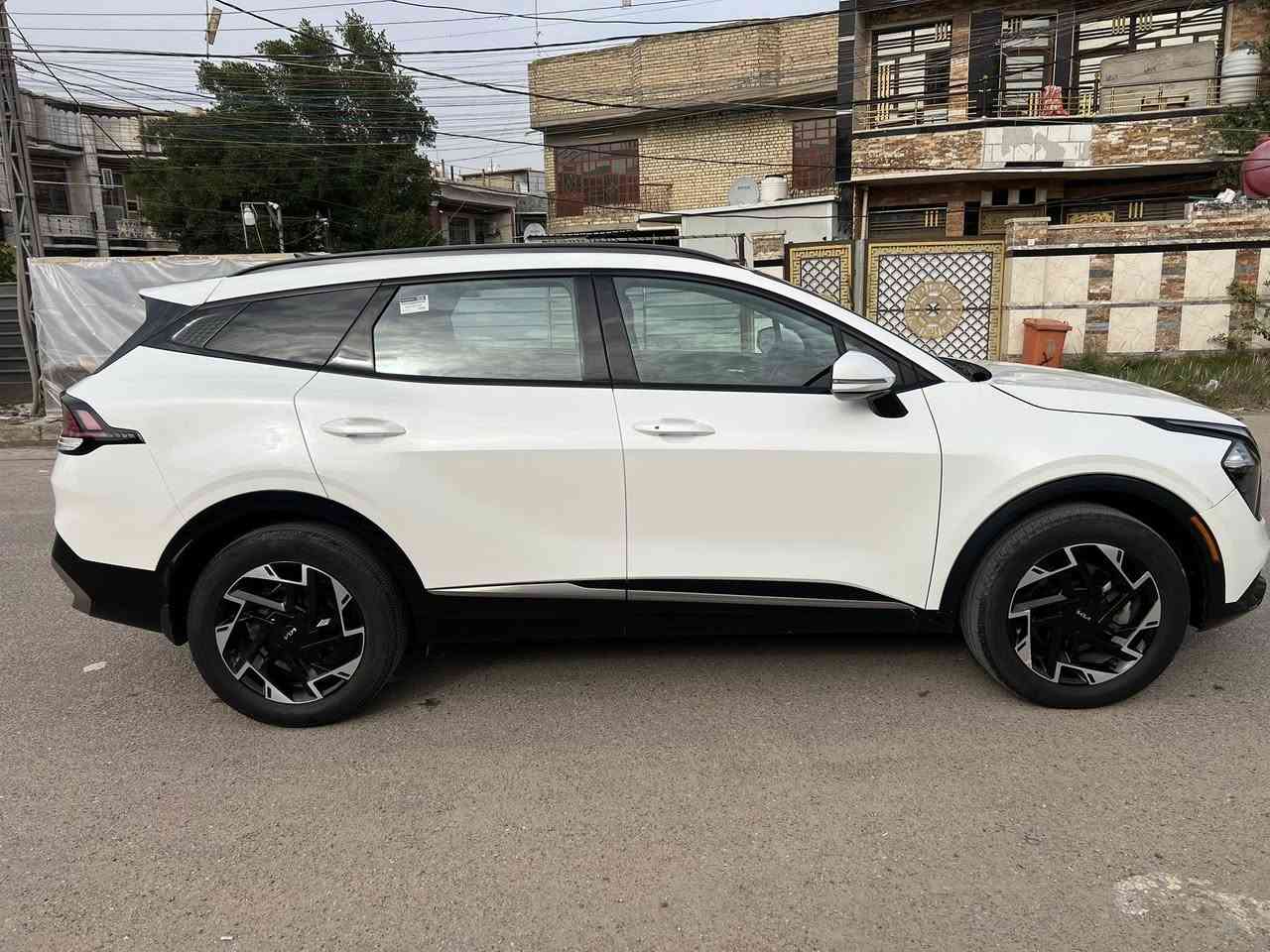 سبورتج 2025 Ex فـول 1/1
( كلين كلين كلين ) يعني السيارة مكفولة من الصبغ قطره صبغ مابيها ضررها دعاميه بدلتها نفس اللون 
صور الحادث بالمنشور موجودة 
والسونار هم بالمنشور

مواصفات :
بنوراما 
بصمة + بصمة ابواب
كراسي تدفئة وتبريد 
شاشة متصلة كبيرة 
رادار جانبي خلفي
صندوق كهرباء 
كراسي ثنين كهرباء + جلد 
4*4 دفع رباعي 
ماوس تحكم وضعيات
حساسات امامية خلفية 
وبقية مواصفات ال4X معروفة 

السيارة بأسمي دخول جديد مرقم بغداد 

السعر 245 $ مرقم بغداد جاهز هزه جديده كبل تحول

بيها مجال بسيط

مكاني بغداد الشعب قرب النادي العربي 
***********
