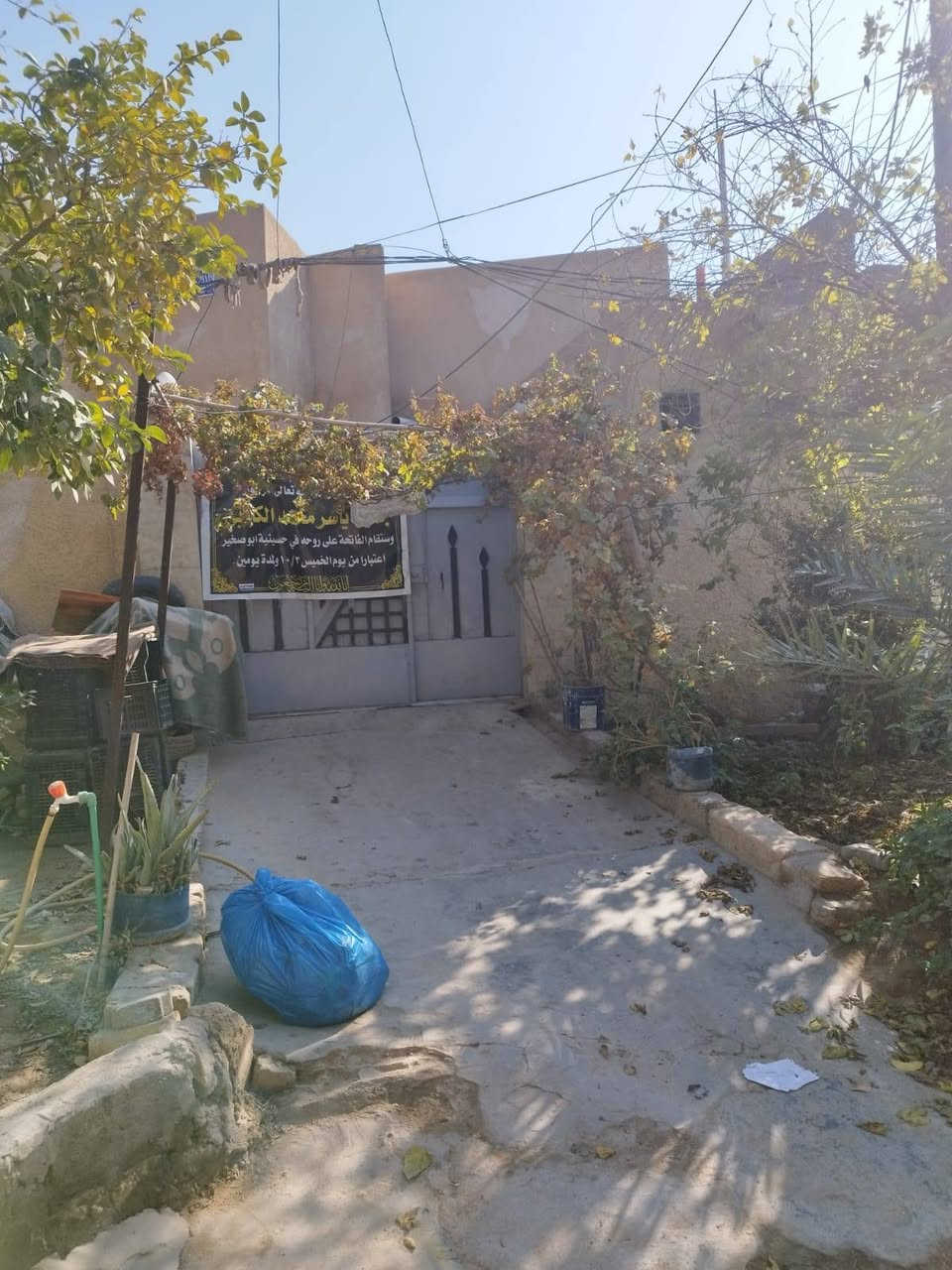 بيت للبيع النجف المناذرة 
مساحة150 ( استقبال وصالة وغرفتين ومطبخ حار وبارد ومساحة خارج البيت مع الصحيات)

***********
