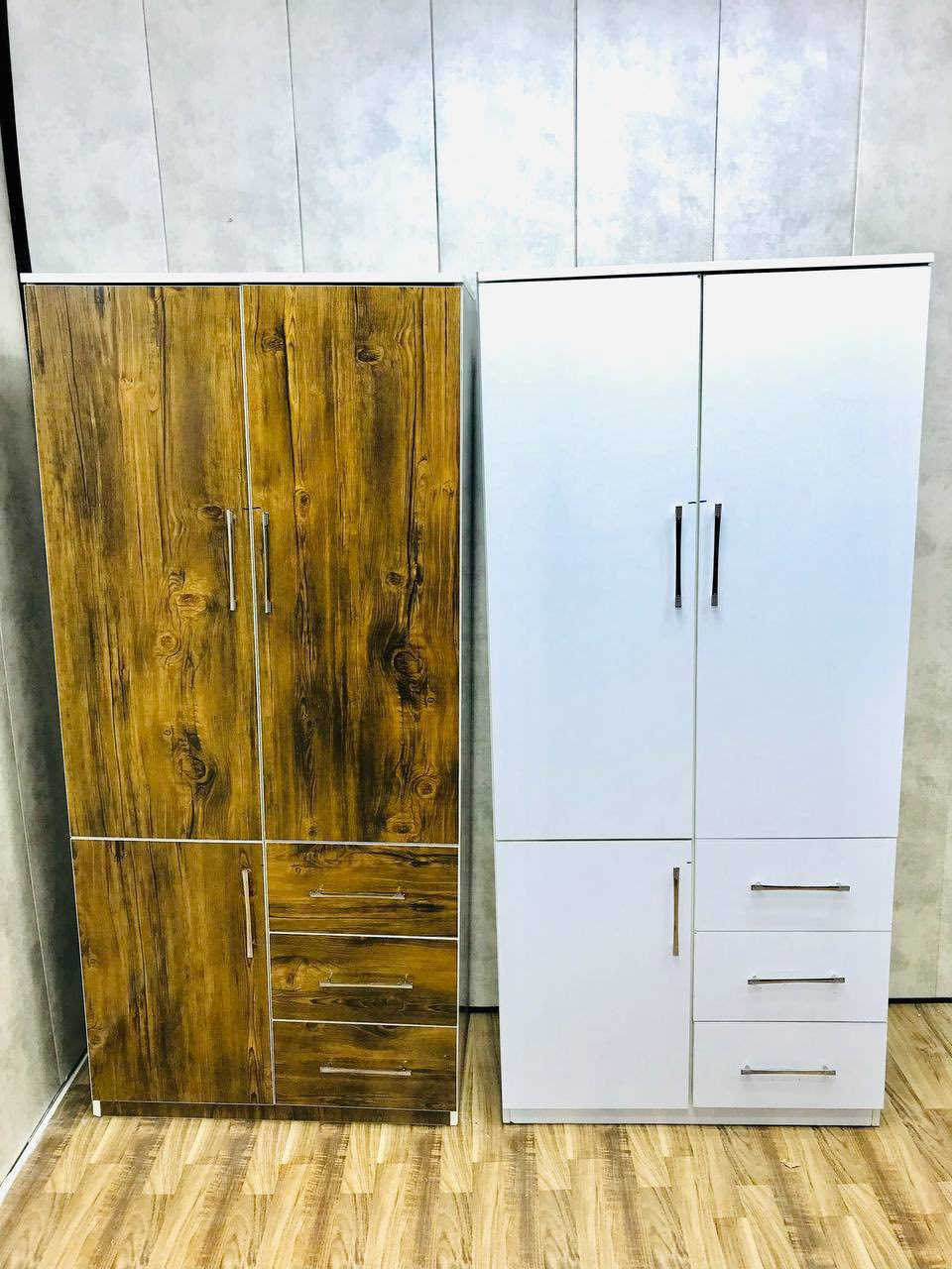 #سارع_بالحجز_ #الجميع
كنتور 2 باب 
قياس. 
عرض 78 سم ارتفاع 177 سم

للحجز والاستفساز مراسله الصفحة او الاتصال بالرقم ***********
