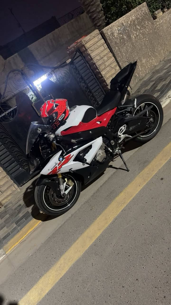 Bmw s1000rr 2018
10400 km ممشى الدراجه
الدراجه وارد يابان بدون حادث سويجين من اليابان 
الدراجه عليها 
Exhaust system acrapovic evolution race
Air filter sprint p08
Puig windscreen 
Acrapovic carbon fiber شيال 
Vortex rear sprocket 46/520
Vortex front sprocket 16/520
Ek Chain 520
Mirror block brocks carbon fiber
المودات slick,user
وياها اوراقها و كتلوك من الوكاله
قاعدة رقم من bmw
للاستفسار ***********

