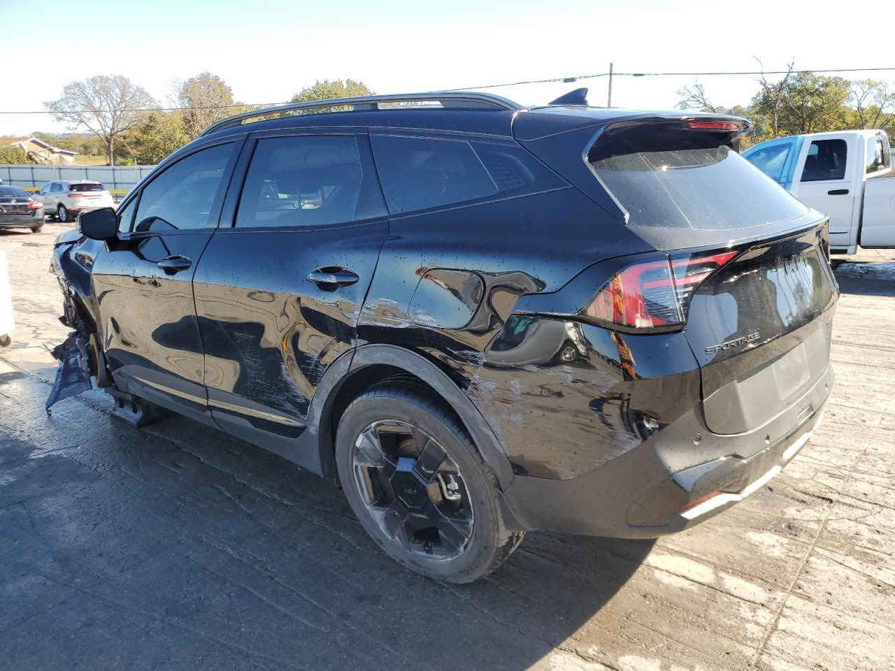 السلام عليكم 
للبيع 
كيا سبورتج 2026 اكس لاين 
Kia sportage 2026 X LINE
مواصفات فول عدا البانوراما 
بصمة 
كشن جلد
كرسي كهرباء
شاشة كامرا
ردارات
هندبريك اوتو 
شاشة طويلة
وبيها هواية مواصفات
الحادث موضح بلصور 
السياره شغالة
السيارة بلطريق 
توصل يوم 24/3 بعد شهر ونص
ترهم لمن لديه كتاب شهداء 
السعر مناسب 

للاستفسار عن السعر وباقي التفاصيل
شركة كاليفورنيا للمزادات الامريكية والكندية
بغداد حي الخضراء 
نعمل بنظام العربون لحين وصول السيارة 
***********
