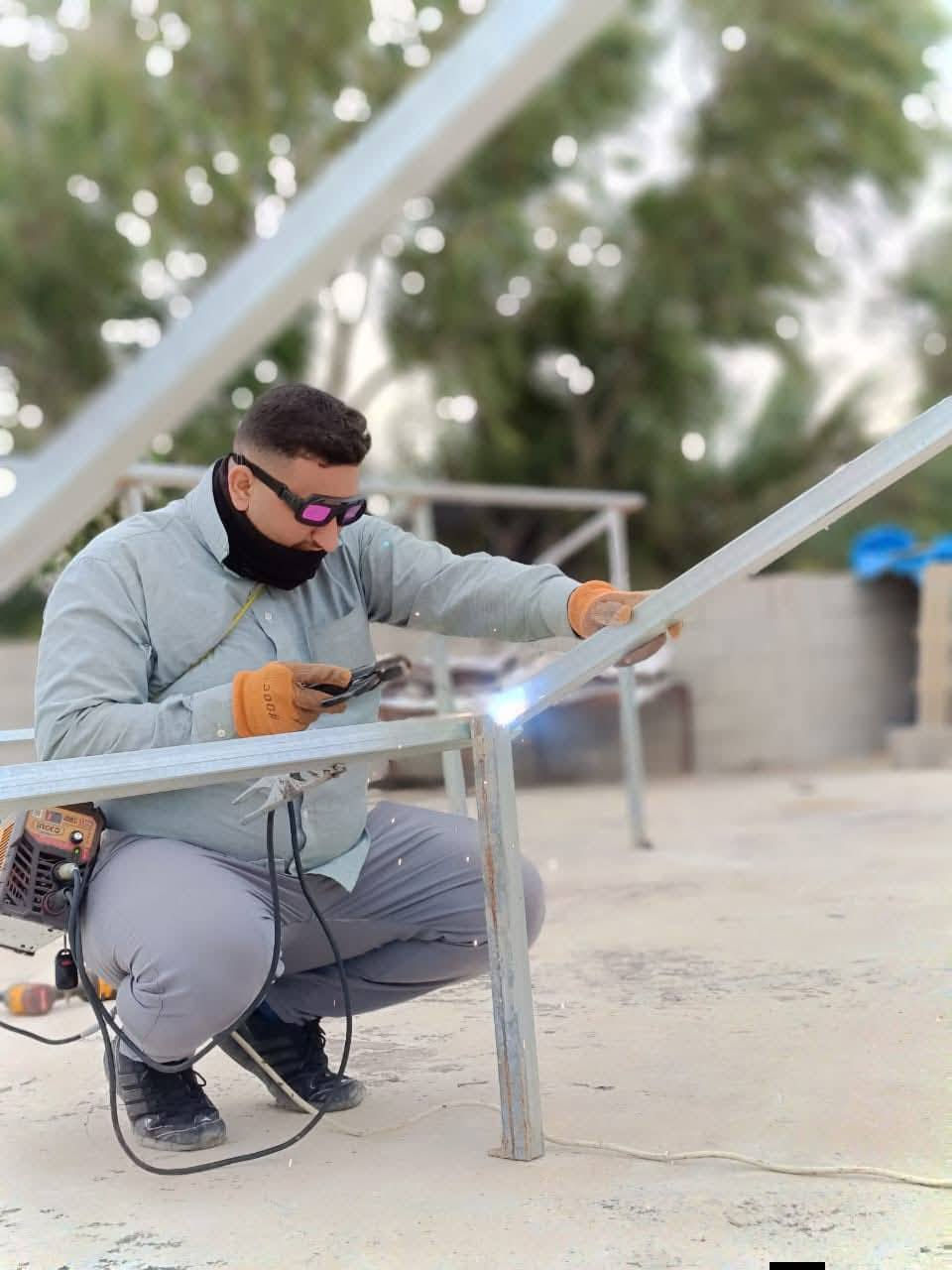 تاريخ الموافق 5/28/2026
#الموقع_قضاء_مندلي

منزل اخر يودع انقطاع التيار الكهربائي 

على بركة الله تم نصب منظومة طاقة شمسية 

تعمل  على تجهيز 20 امبير نهاري  و11 امبير ليلي

المنظومة تتالف من 
1-الواح لونجي بقدرة 625 واط
2- انفيرتر بقدرة  6 كيلو واط
3- بطارية ليثيوم سوفت 11 كيلوواط الغنية عن التعريف 
4- قواعد حديد مغلون ثقيل مقاوم للصدا
5- بورد وقواطع Ac & Dc  وكيبل DC 

#ملاحظة / لانعمل ببطاريات التجميع الرديئة

ضمان البطارية 5 سنوات 

للاستفسار مراسلة الصفحة او الاتصال على الارقام التالية 

*********** 
‬ 
‏‪0780 876 3451‬‏

