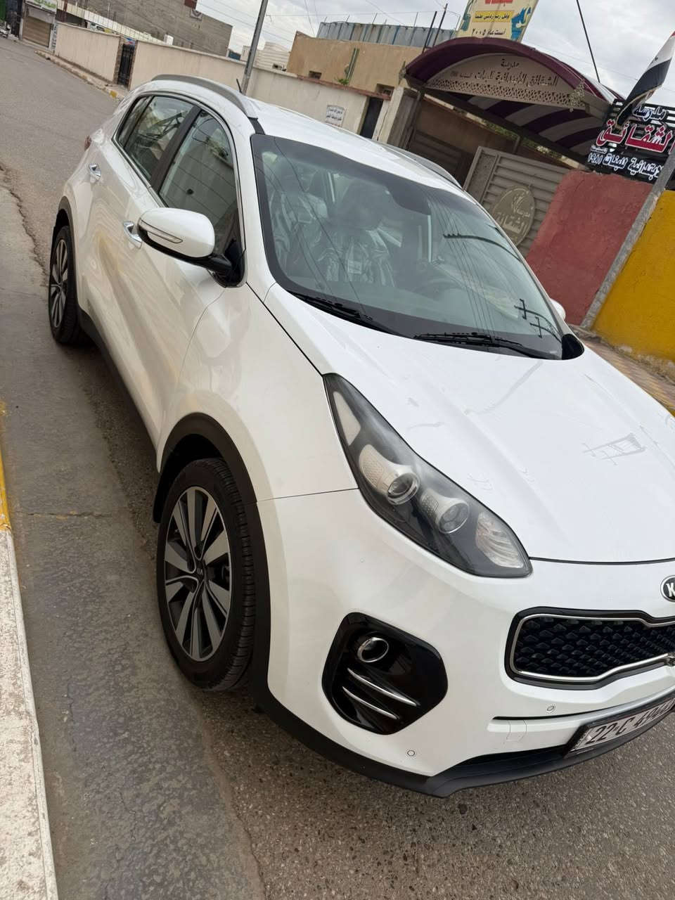 على بركة لله
سبورتج 2017 رقم اربيل وتحويل مباشر 
بيها بارد اباب الصدر شي بسيط وباقي السياره كفاله 
كير ومحرك كفاله شرط الفحص والسونار 
محرك 2000 دوش المرغوب 
فول تحكم استيرن
حساسات 
هاند بريك برجل 
قطعتين تبريد
السعر165  وبيه مجال 
مكان السياره الرمادي 
***********
