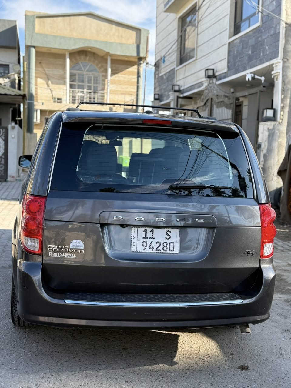 السلام عليكم ورحمة الله وبركاته 

- دوج كرفان Dodge Caravan
سيارة للبيع 
دوج كرفان 2020 لون رصاصي 
وارد أمريكي الضرر خلفي مرفق صور الحادث مع المنشور 
العداد : 73000 mi 
الموصفات نص فول 
حجم 6 سلندر 3600
7 راكب
كرسي السائق كهرباء
الكشنات جلد 
تبريد 3 قطع 
شاشة بالسقف 
كامرة 
تحكم ستيرن 
كشنات خلفي منفصل
الابواب الخلفية كهرباء
باب الصندوق كهرباء 
تشغيل عن بعد 
الارضية مدوشمة جلد بالكامل 

السيارة نظيفة وجاهزة من كلشي 
بيها طخة خفيفة بالعراق الجاملغ الايمن موضح بالصورة 
بيها منظومة غاز 
تخم تايرات جديد 
المحرك و الكير مكفولات + زيت الكير و الفلتر جديد 
حالة الصدر جيدة 

رقم بغداد انكليزي 
السعر 19.500 وبيها مجال

مكاني بغداد الكريعات 
للاستفسار
***********
