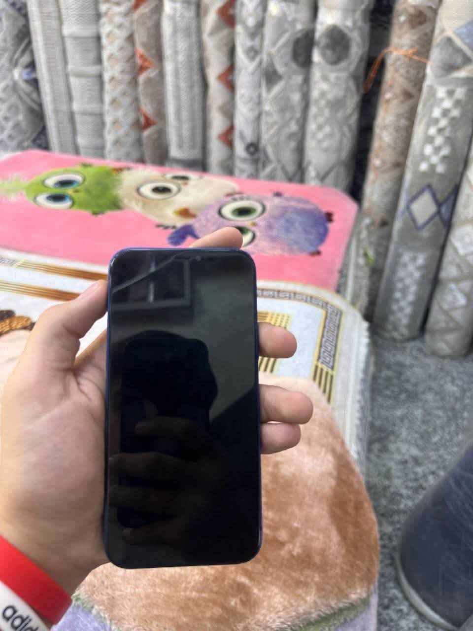 سلام عليكم ايفوان 12 للبيع جهاز نضيف زلغ مابي جهاز مبدل شاشه وبطاريه اصليه جهاز يخبل لا صارف لاشي سماعات سماكارات يخبل جهاز ماحجي تجي شوف شوفت عينك وجهاز مدامك شوف سعرحهاز ٢٢٥ ألف وشري يدلل عنون بغداد شعب  رقم الهاتف ***********
