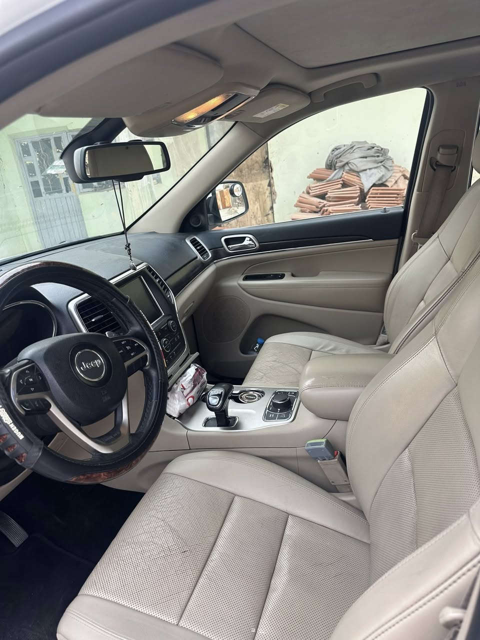 السلام عليكم: للبيع جيب 2014 خليجي فول 1/1 رقم أربيل الجديد كير محرك تبريد صدر تايرات كله جديد
مكفوله كفاله عامه 
رقم هاتف: ***********
