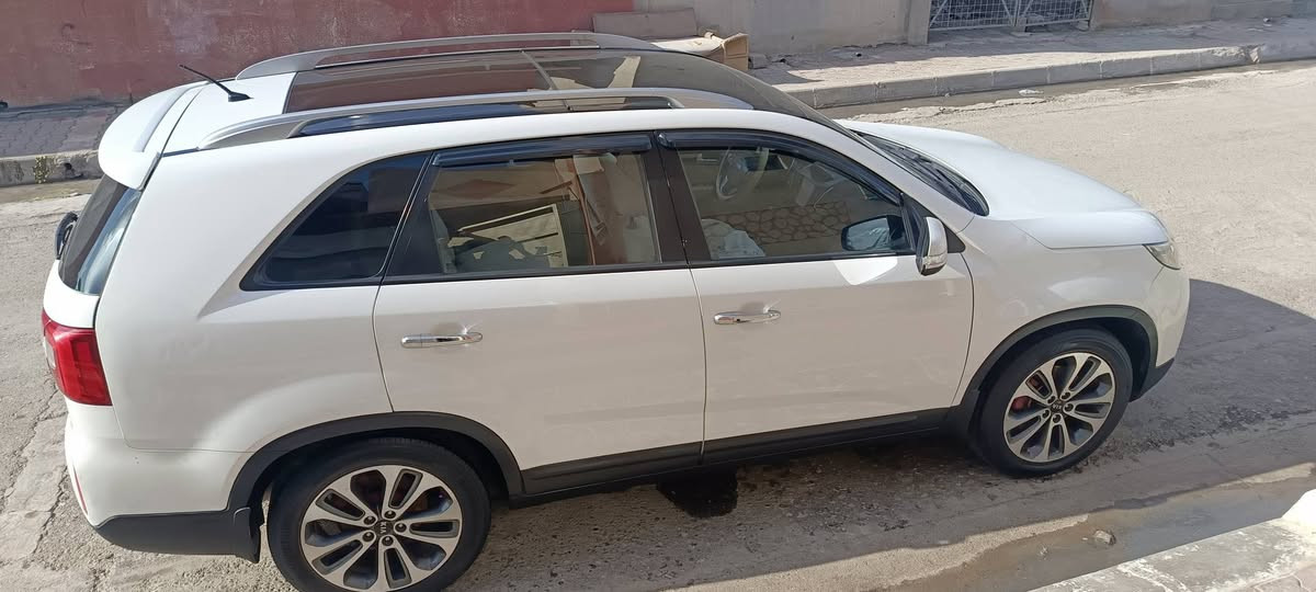 سلام عليكم للبيع سورنتو 2013 سنويه جديد هزه جديد سياره خير من الله مابي اي ناقص كير محرك مامفتوح محرك 6. فول موصفات بصمه بانوراما كشن كهرباء سونار بلصوره مكان كركوك سعر خابرني ***********
