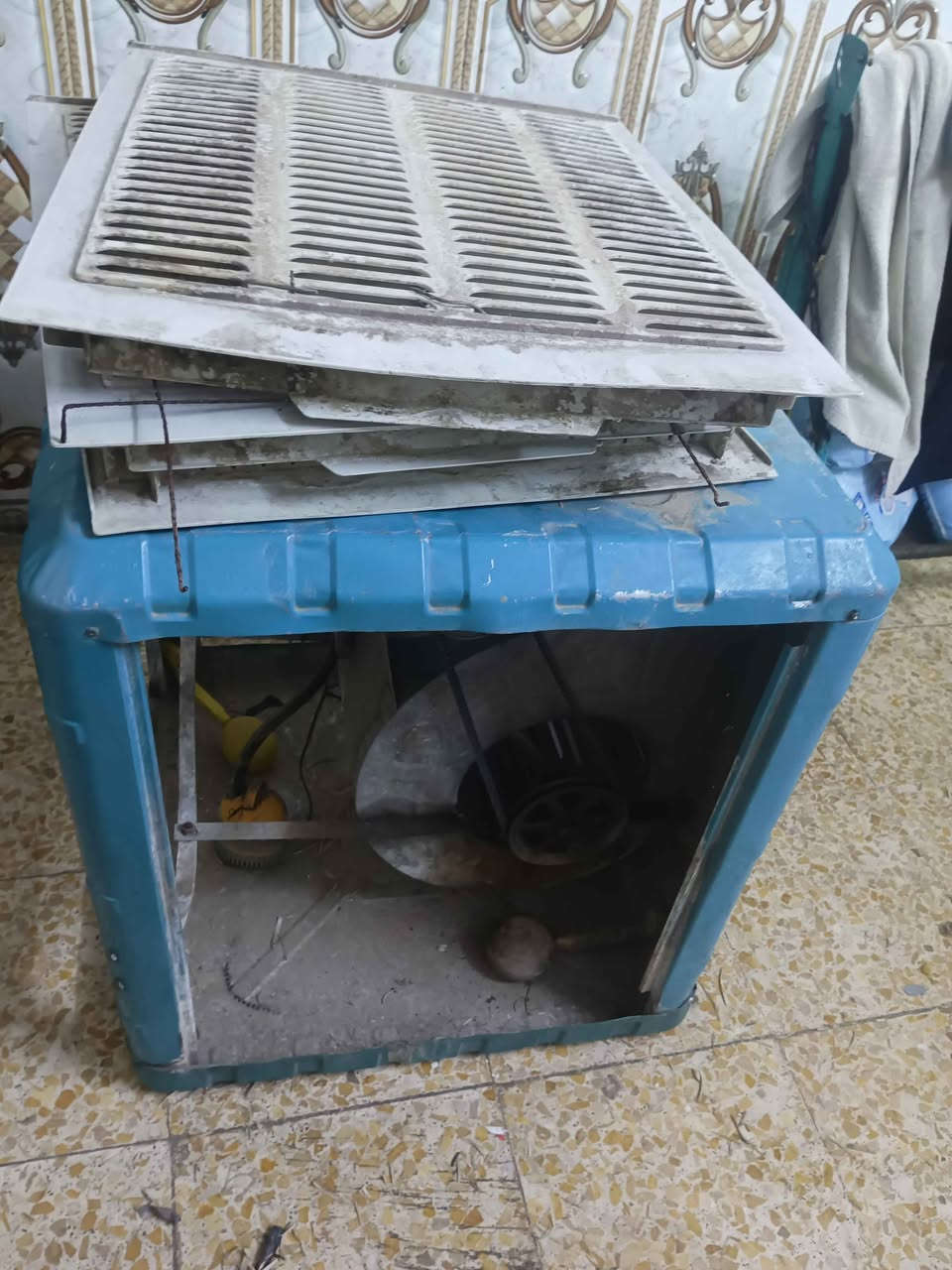 مبردة برفاب حجم اثنين ونص للبيع ماطور سرعتين نظيفة مكاني حسينية الراشدية 
*********** بغداد, العراق
