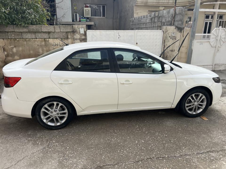 سلام عليكم شباب 
سيراتو للبيع ٢٠١١ خليجيه سنويه مساقطه 
محرك ١٦٠٠ تحكم ستيرن حساسات خلفيه مري شفط داخل ماروني 
بيها صبغ جاملغ خلفي ونص الصندوق 
رقم شمالي 
سعر ب٩٣ وبيها مجال قليل
***********
