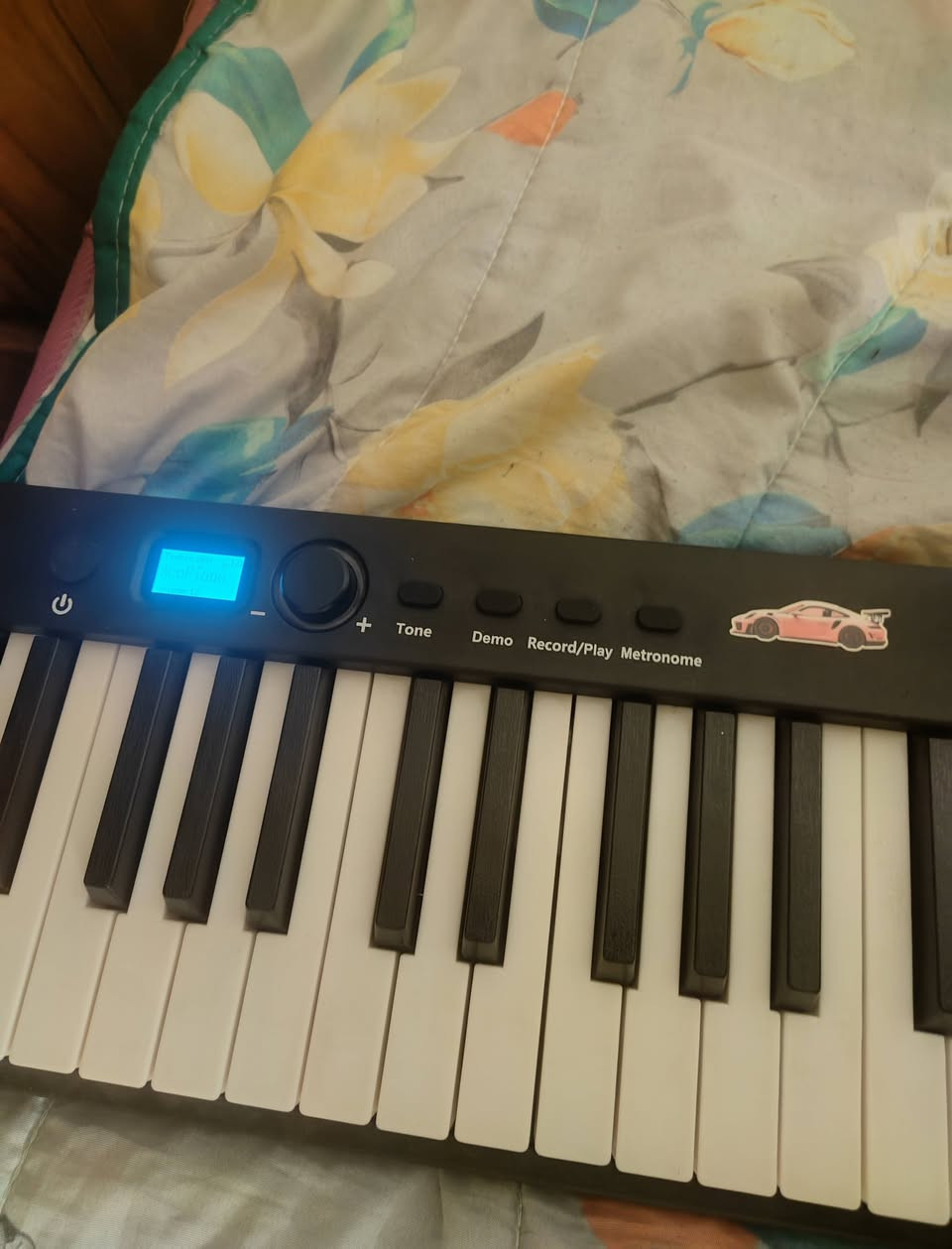 🎹 للبيع بيانو ياماها 88 مفتاح (Full-size Piano)
بحالة ممتازة ويشتغل 100%
88 مفتاح كامل مثل البيانو الحقيقي
أصوات بيانو عالية الجودة
مناسب للتعلم والعزف الاحترافي
صوت نقي وواضح
يوجد توصيل داخل بغداد فقط
📍 الموقع: بغداد
💰 السعر: 180 ألف دينار عراقي
📞 رقم التواصل: ***********
📩 للجادين فقط
