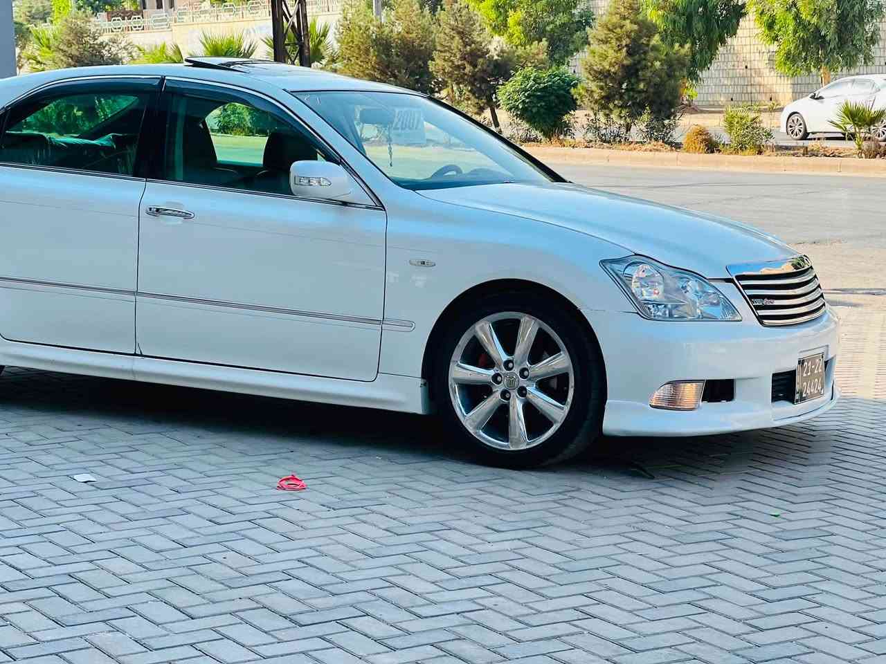 شاهینە ساق 2007
گێڕ کەورە مەکینە بچوک 
ناوڕەش ساج سوور 
فوول .
جڵد هیتەر
سڵایت.
ئاوێنە ئیشارەت 
دنگەی ئستیل
بێ دووگەڵ
سێ دووگمە  
کامل مەسرەف .
ساردوو گەموو بریکی بەسراوە .
تەقەو ڕەقەی نییە .
دوو پارچەبۆیاخی ئەورووپایە
سعری 77گەڵاو مەجال.
***********.
***********سەیسایەق
