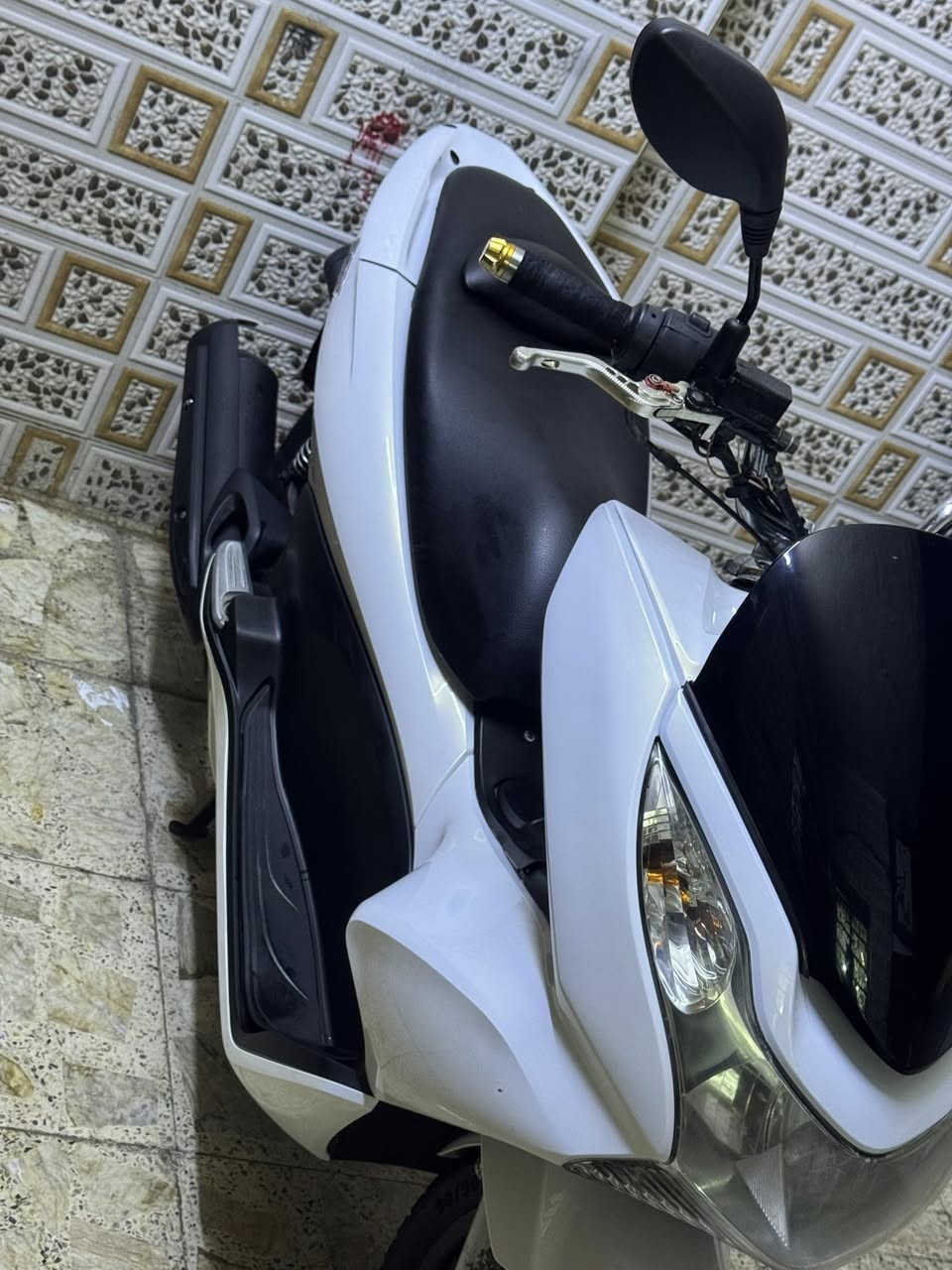 السلام عليكم
دراجه بي سي اكس جيل الاول مال رمبه لون ابيض صدفي
دراجه مكفوله مكينه وكهربائيات 
العنوان بغداد قرب ساحت مظفر
الشراي يتصل الضاص مغلق 
رقم الهاتف ***********
