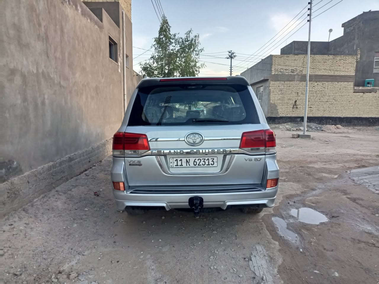 سلام عليكم من رخصت مدير لكروب لندكروز موديل 11ستينيه سياره بيه جفيه خفيفه محدثه داخل وخارج 21 هزه جديده بسمي بيع او مراوس حسب القناعه سياره ماعايزه اي شي سعره250 مداور ثاني يوم رقم***********
