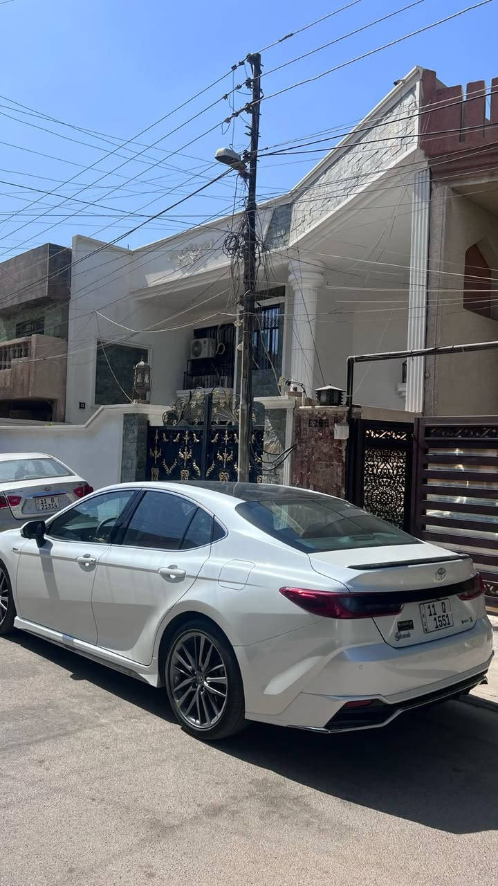 كامري 2024 خليجي (تجميع الصين) هايبرد
مواصفات گرانـد S مو العادية
فول فول مواصفات:
بانوروما كاملة
داخل احمر شاموا
كراسي كهرباء 
كامرات 360° 
ويل حجم 20
رادارات امامية خلفيه
حساسات نقط عمياء
داتا شو 
كامرة مرايا وسطية

محرك 2.0 هايبرد HEV
مكفوله عدى شخط مقدار 10 سم اثر تخريب
بالجاملغ الخلفي للسايق مامأثره ابداً 

السنوية باسمي حصراً رقم بغداد الجديد 
مكان السيارة بغداد 
*********** 

اتصل لمعرفة السعر
