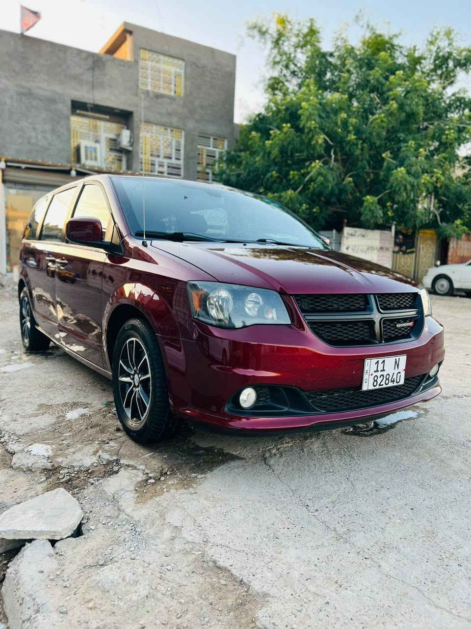#السلام عليكم من رخصة مدير الكروب المحترم دوج كرڤان مديل 2019 وارد امريكي حادثهة جاملغ خافي وباب السلايت وشوية باب الصدر بدون دواخل وبيهة 3 قطع بأمريكا صبغ  السيارة نص فول  7 راكب 3 قطع تبريد كشن كهرباء تحكم جهتين كامرا خلفية السيارة تخم تاير جديد صدر جديد گير ومكينة خير من الله تبريد ثلج ماشية 90 السيارة احلة من الصور رقم بغداد دولي هزة جديدة سنوية جديدة لـ31  مكان السيارة بغداد حي اور
رقم الهاتف ***********
السعر:143اوبيه مجال بصيط
