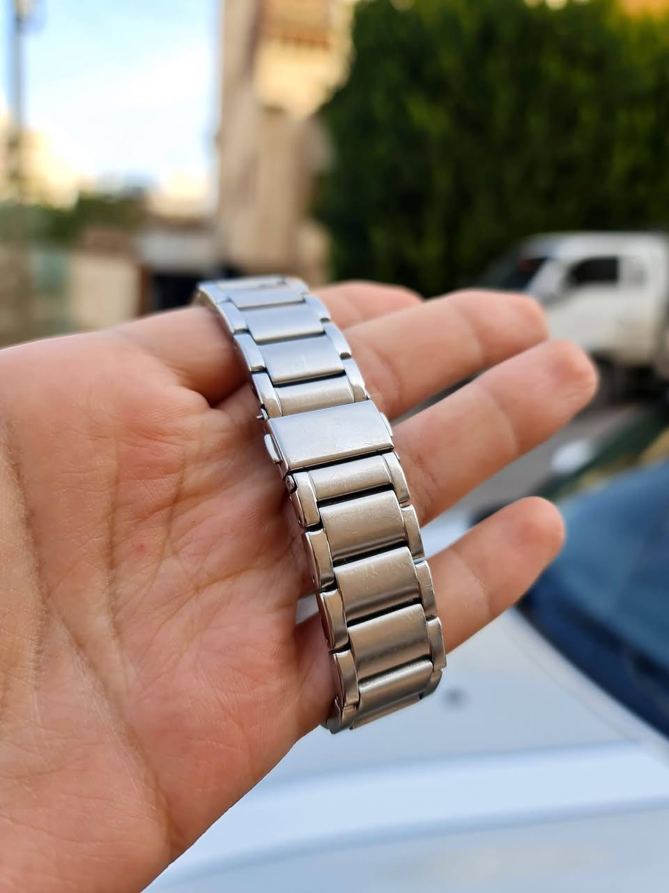 ⌚ Tommy Hilfiger Original – أناقة يومية بطابع رياضي فخم

ساعة تومي هيلفيغر الأصلية بتصميم كلاسيك عصري، تناسب اللبس
اليومي والرسمي، وتعطي حضور قوي على اليد.

🔹 التفاصيل والمواصفات:

الماركة: Tommy Hilfiger – تومي هيلفيغر
الحركة: Quartz ياباني دقيق
المينا: أسود أنيق مع أرقام واضحة
الهيكل: ستانلس ستيل مقاوم للصدأ
السوار: ستانلس ستيل أصلي
الحالة: بحالة الوكالة 

✨ ساعة عملية، فخمة، وتكمل أي ستايل اختيار مثالي للي يحب الأناقة الهادئة والاسم العالمي.

📩 للتواصل والاستفسار خاص او 0795472588

✨️يرجى متابعة الصفحه لكي يوصلكم كل ما هو جديد ✨️⌚️


**إذا كنت صاحب هذا الإعلان وتريد حذفه لأي سبب، رجاءا أرسل رسالة إلى الدعم الفني**