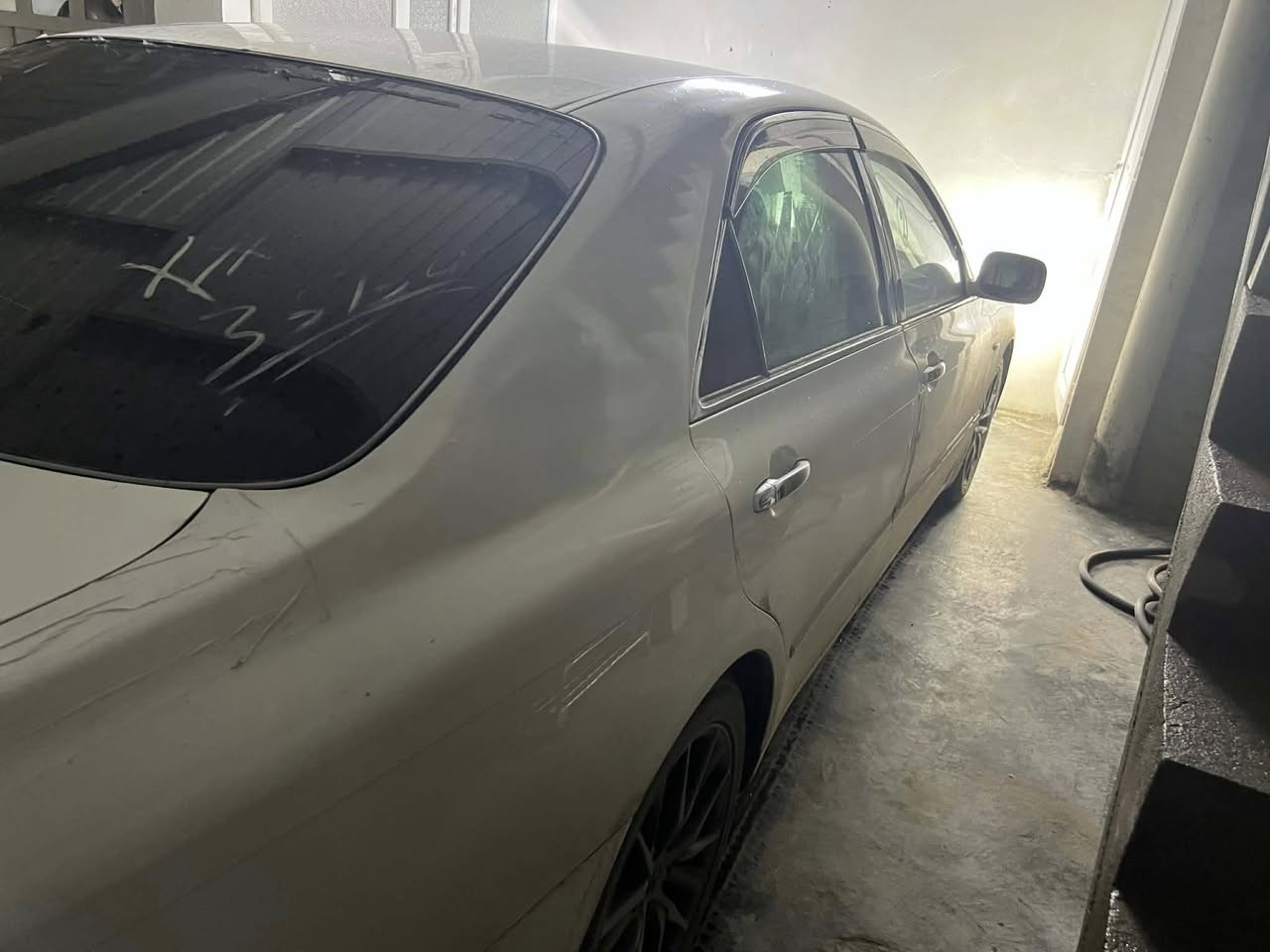 شاهینە٢٠٠٦
بڕاوە بڕاوە
 ١٨٠ گێر گەورە 
٢ دووگمەی باسم ڕاساسی 
٥ بەسمە 
لایت ناوچە کوێر 
 گێڕ و مەکینەی بە شەرت بێ دووکەڵ 
نموونە لە جوانی   
ناو زارد 
تازە داخل 
یک دینار ماسرفی تیانیا
شوێن چەمچەماڵ
٤٨گاو ماجالێ برایەن
***********
