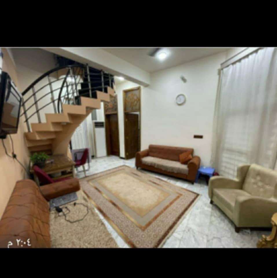 السلام عليكم
دار للبيع المساحه 100 م واقع حال بالسند 85 🏠 

بناء حديث خدمات متكاملة 
ثلاث غرف نوم 
الطابق الأول صاله غرفه مطبخ مجمع صحيات 
الطابق الثاني غرف نوم اثنين 

المكان حي الصحه خلف المدينه المائيه 
للاستفسار اكثر اتصال 📞 بالرقم  ***********
