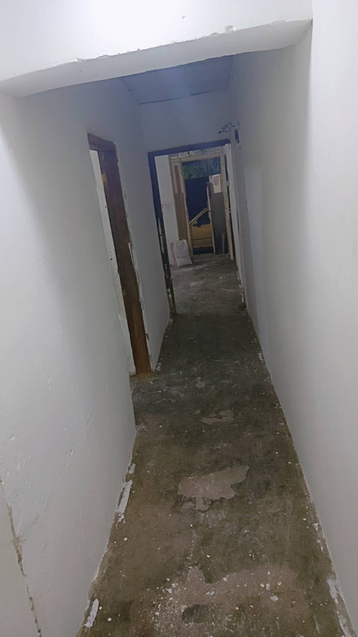 بيت ١٠٠متر  ملك شاه
للبيع السعر ١٦مليون 

ابيع قسط اذا مقدمه قويه
قريب كراج يم اسواق ابو ريفان
بي معامله مال طابوووو 
***********
