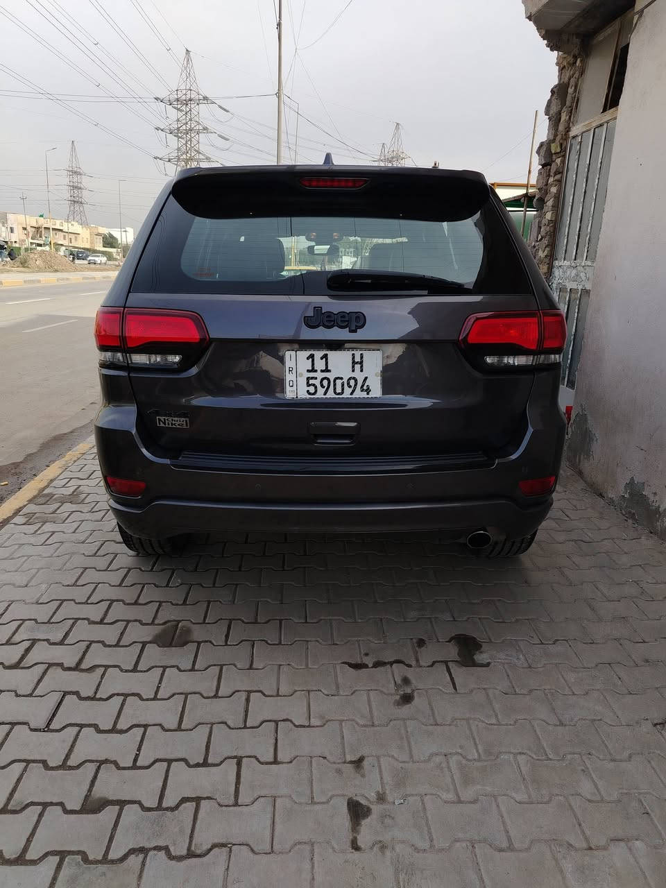 سلام عليكم
جيب شيروكي للبيع 

المواصفات 

الموديل 2018 

وارد امريكي 

المحرك 3.600

الضرر جاملغ وباب البنيت 

حساسات خلفي 

كشنات كهرباء 

حساس توقف ذاتي 

لايت خلفي ليد 

ويل نجمه وكاله 

المكان السياره بغداد

الرقم ***********
