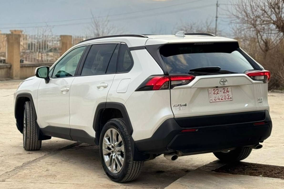 تۆیۆتا ڕاڤ4 2024 مواسەفاتXLE Premium AWD
سەیارەکە فول فول مواسەفاتە  
بەکلین داخڵ بوە هیچی پێوەنیە  
تەنها یەک بست ساردی هەیە بەشەرت 
ڕەقەمە جایزە  (15000km)هەزار ڕۆشتوە 
 ڕەنگی سپی سەدەفی مواسەفاتەکانی 
(دەبڵەکسلAWD-سڵاید- کامێرای دواوە-
8 پەڕەشوت-لایتی پێشەوە زینۆن و حەدەسە - 
لایتی دواوە  لید-لایتی تەم-بلاجیکتۆر LED-
دیاری کردنی خێرای-کار پلەی-بەسمە-
  ڕاگری نشێوی-بەردی گزۆز -برێک کارەبای-  
ڕادار- ئاوێنە ڕادار-کوشن سارد و گەرم - کوشن جڵد - 
کوشن خەزن،میمۆری-کوشن کارەبای -
  شاشە گەورە - گێچ ئەلیکترۆنی - سوکان هیتەر 
- فڵچەی جامەکان هیتەر- سندوق شەفت ، 
- سندوق کارەبای - دوو بەسمە - 
- ویل کرۆم- حەجمی تایە19-تبریت مەرکەزی-
- تبرید دووزۆن- -مواسەفات کەنەدی..

سـعـر : لە کۆمێنت داوابکە ڕاستەوخۆ بۆت دێت 📥 

گێر و مەکیەنەی بەشەرت 
هیچ کێشەیەکی تێدا نییە 

ژمارەی خاوەنەکەی 
***********
